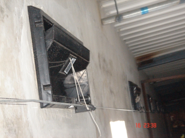 側(cè)墻進風系統(tǒng)